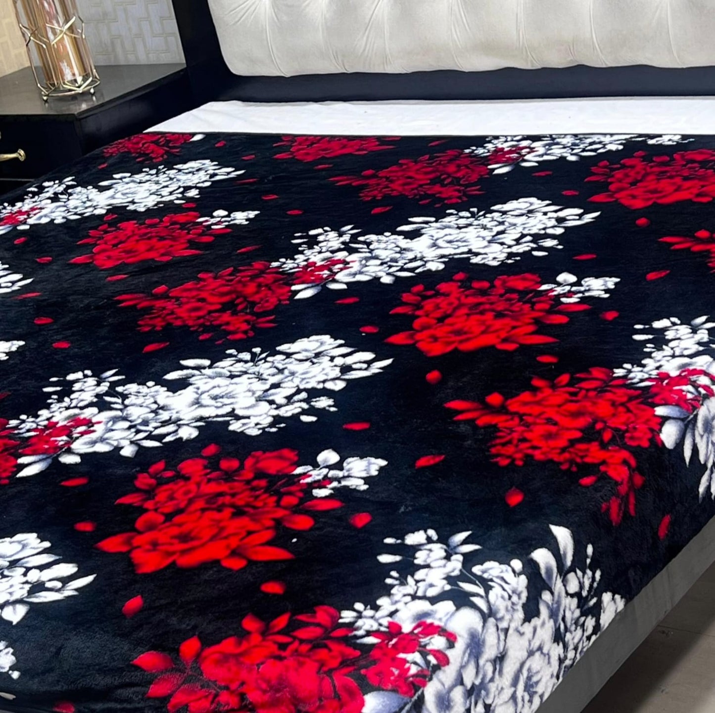 Black Floral Digital Print King Size Bedsheet – Premium Cotton Bedding
