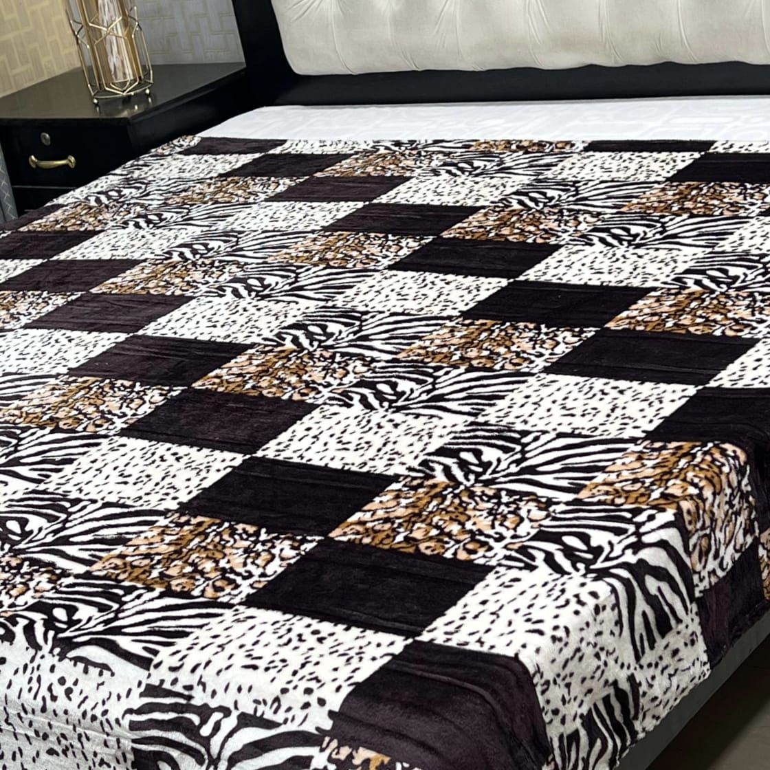Multicolor Square Design Digital Print King Size Bedsheet – Premium Cotton Bedding